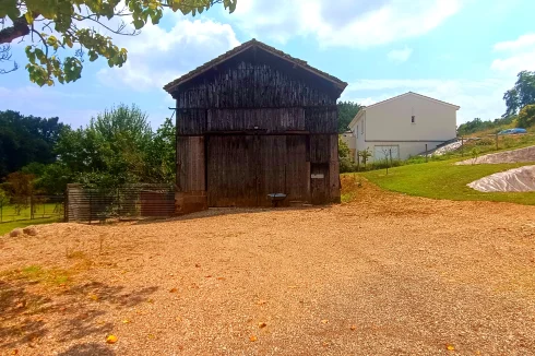 Tobacco drying barn