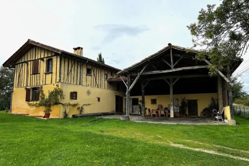 Authentic C18th Farmhouse with Mountain Views