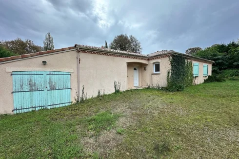 Charming Bungalow with Swimming Pool, Within Walking Distance of a Beautiful Bastide