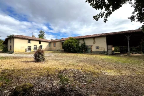 A Secluded Old Farm to Completely Restore