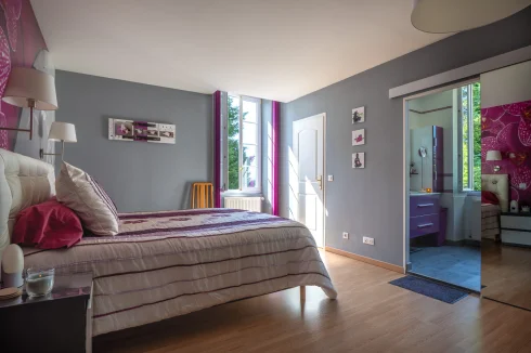 Bedroom with ensuite