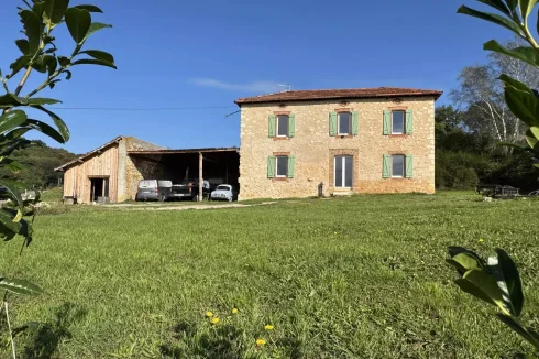 1800s Commingeoise Stone House with Gîte and an Exceptional View Facing the Pyrenees
