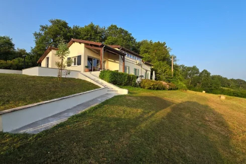 A Rural Property with a Pool and Good Views, Close to Amenities