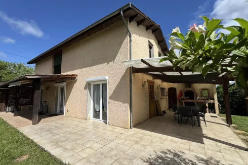 1984 Villa on a Good Sized Plot of Land