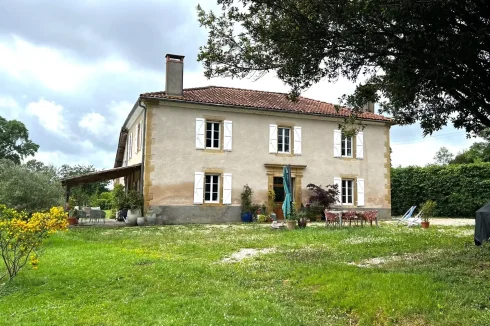 Renovated Character House with 6178m² of Land