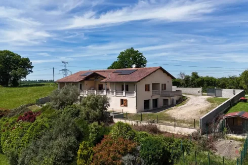 Villa with Panoramic Views of the Pyrenees