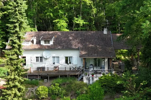 A 1980s House in a Wooded Park