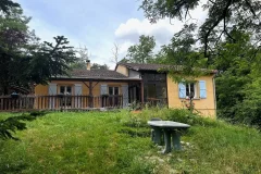 House Close with 1.6 Hectares of Land Close to Amenities