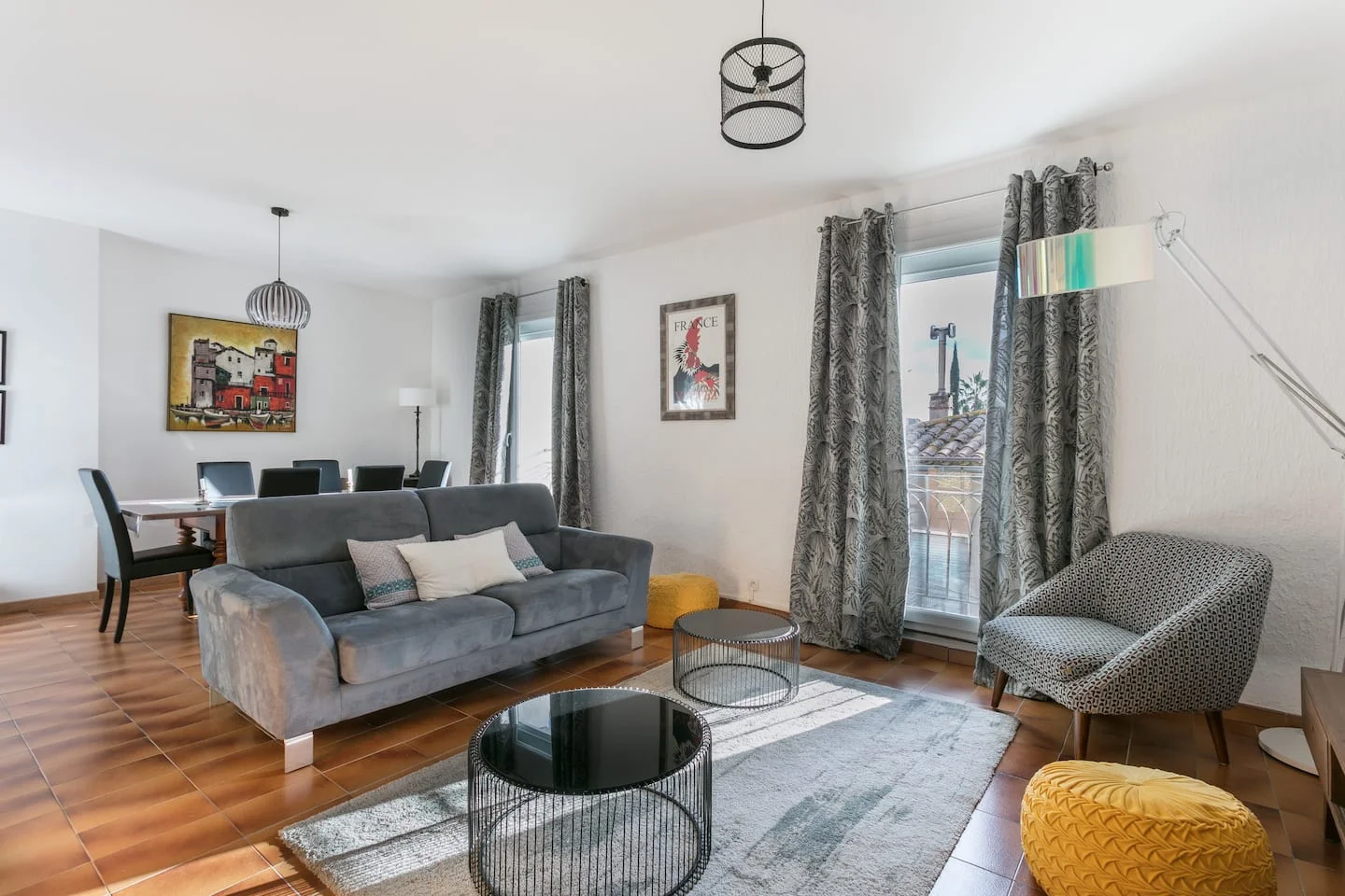 Bright Apartment Center of Town