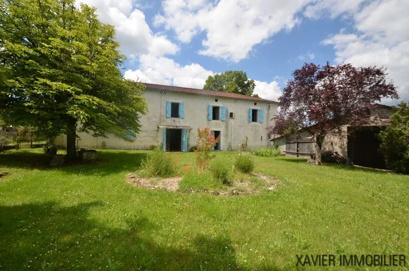 Traditional Quercy Farmhouse with Barn to Restore, Located 2 Minutes from Montaigu De Quercy on a Plot of Land of approx…