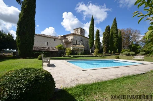 Authentic 17th-Century Presbytery just 10 Minutes from Montaigu-De-Quercy.
