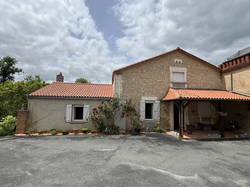 Spacious house with gite in the Town