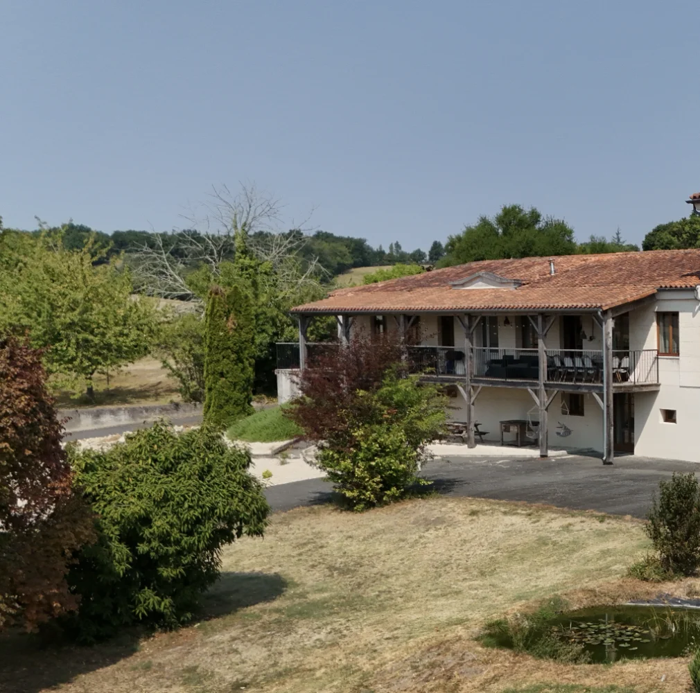 Spacious house on a shared complex with pool and gardens
