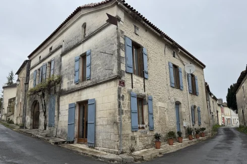 Impressive and spacious house situated in the Town