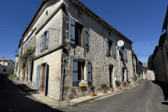 Impressive and spacious house situated in the Town