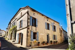 Impressive and spacious house situated in the Town