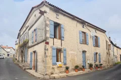 Impressive and spacious house situated in the Town