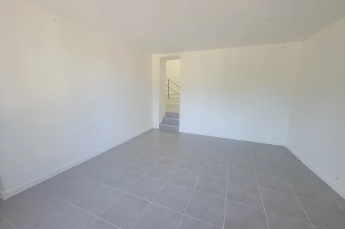 Very spacious and light living room with access to kitchen/dining room