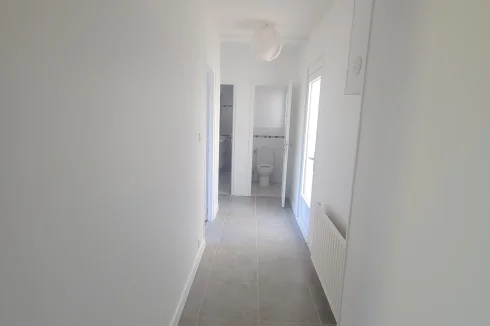 Upstairs hallway leading to bedrooms and bathroom/wc