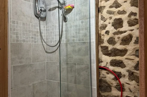 En-suite shower