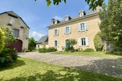 Between Pau & Nay - Charming Béarnaise House with Gîte and Barn