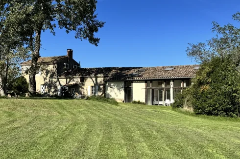 Ferme Située Au Calme Avec Un Gîte Et 3 Chambres D'hôtes (Actuellement Hors Activité)