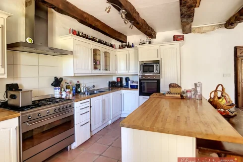 Kitchen dining area