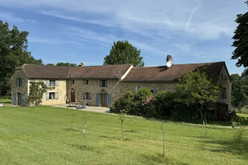 A Wonderful 4 Bedroom Country House Set down a Drive