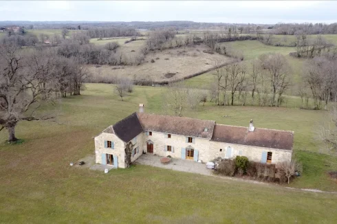 A Wonderful 4 Bedroom Country House Set down a Drive