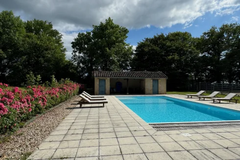 The pool with its rose hedge