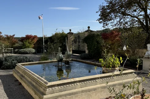 Fontaine dans la cour principale