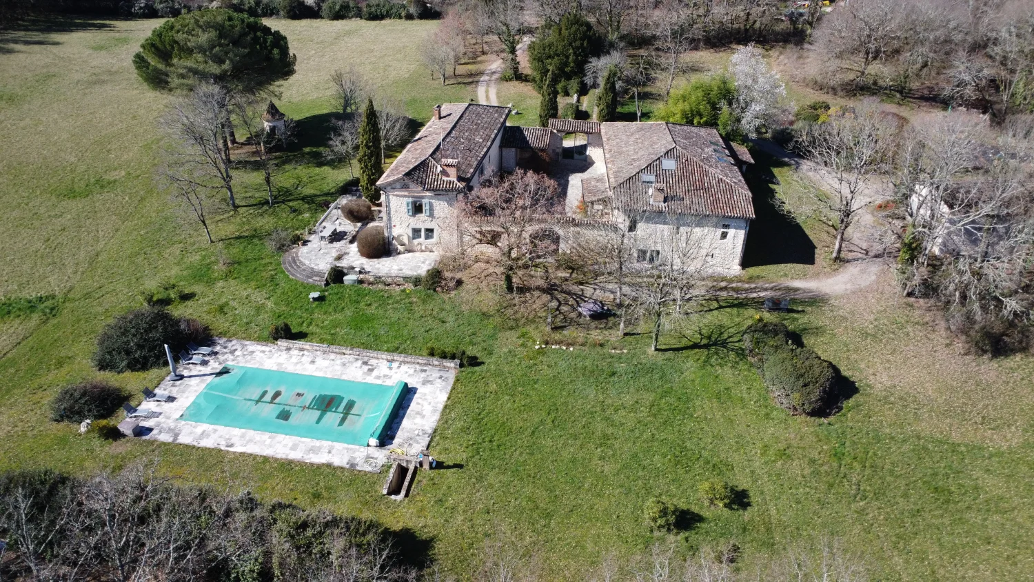 Superb 5 ha White Stone Estate