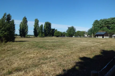 Paddock with two stable blocks