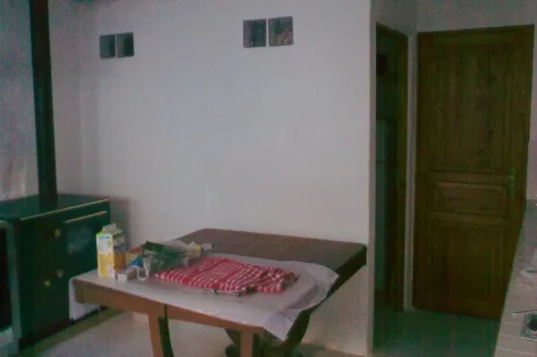 Cuisine montrant les deux magasins/garde-manger