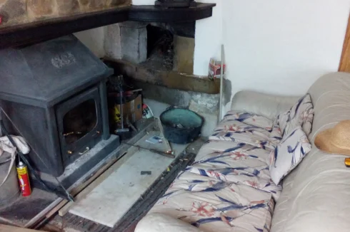 Poêle à bois et ancien four à pain (non utilisé)