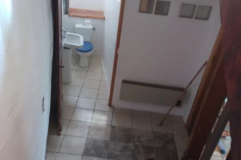 Bottom floor hallway and wc