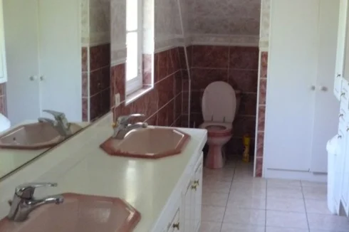 salle de bain de la chambre parentale