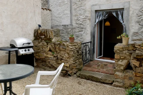 Private courtyard with passerelle