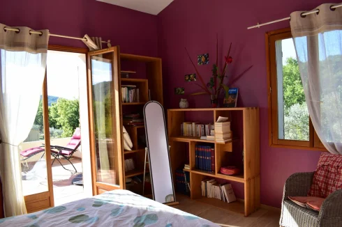 chambre parentale donnant sur solarium