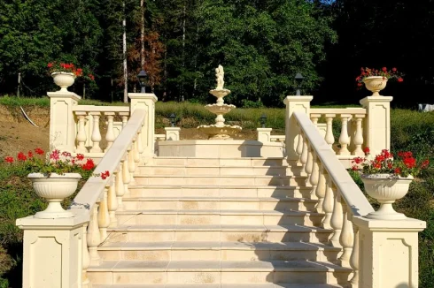 Fountain stairs