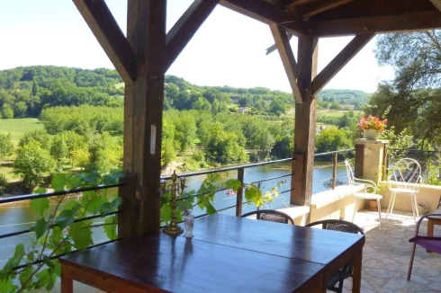 The dining terrace with the river Dordogne below.