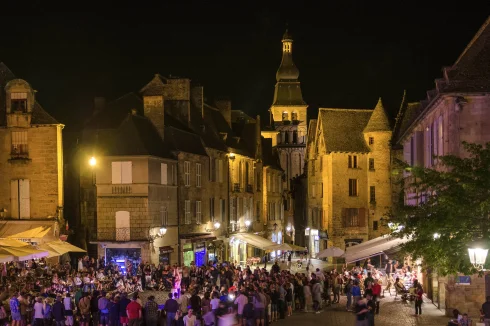 Beautiful Sarlat by gaslight (6 miles)