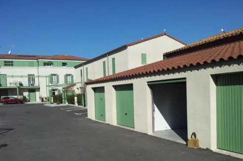 Garage & Parking