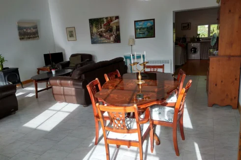 Spacious lounge and dining room