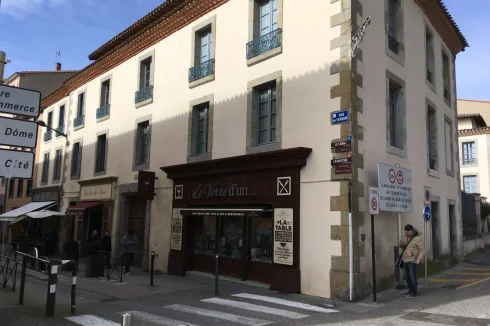 Apartment building