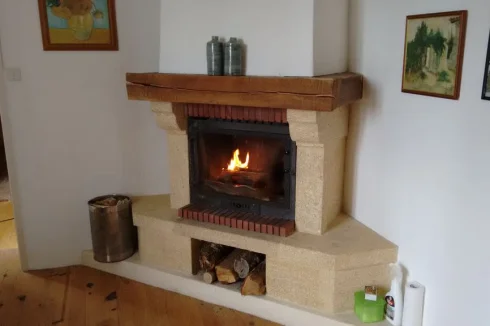 La Chaumiere: Lounge fireplace