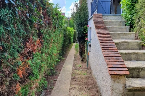 Side pathway