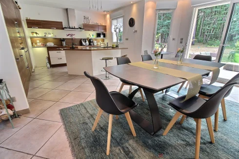Open plan kitchen dining area