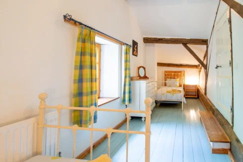 ferme 1er étage chambre à deux lits