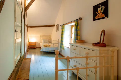 ferme 1er étage chambre à deux lits